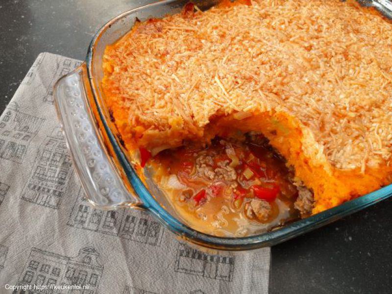 Jachtschotel zoete aardappel, pittig gehakt en oude kaas