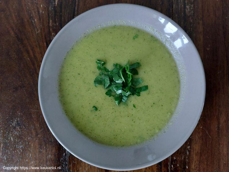 Knolselderij- courgettesoep