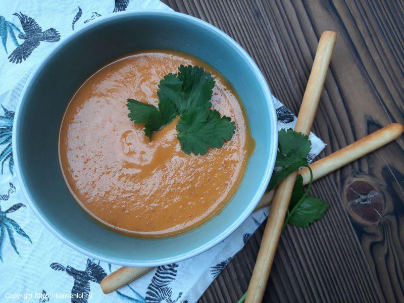 Zoete aardappel paprika soep